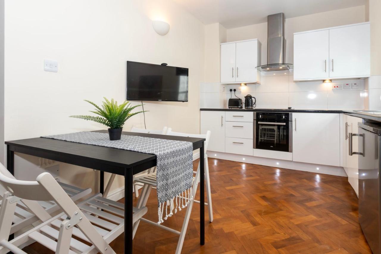 Cosy Apartment 30 Seconds To Aldgate East Station London