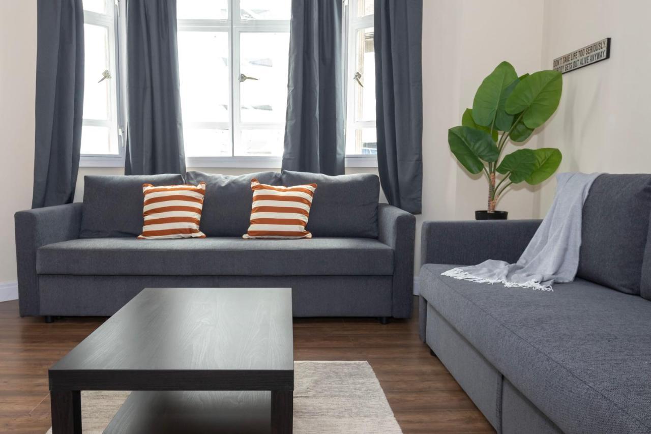 Cosy Apartment 30 Seconds To Aldgate East Station * London