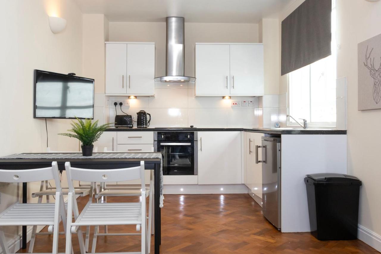 Cosy Apartment 30 Seconds To Aldgate East Station Apartment *