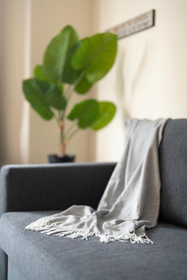 Cosy Apartment 30 Seconds To Aldgate East Station Apartment